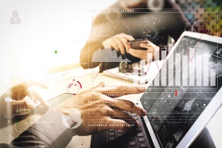 Căng mình ứng phó với lộ lọt thông tin