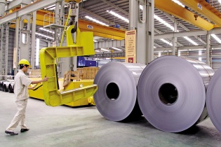 Doanh nghiệp thép gặp khó với trữ hàng