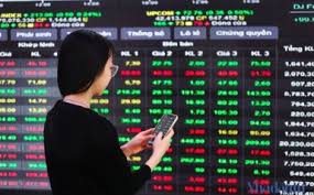 Chứng khoán đi ngang, nhà đầu tư chọn chiến lược nào?