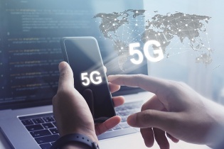 Tăng tốc thương mại hóa 5G