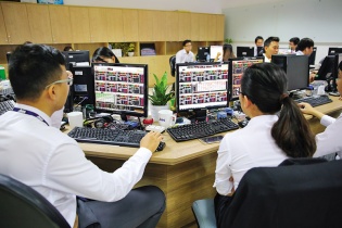 Sàn HoSE chờ loạt hàng mới