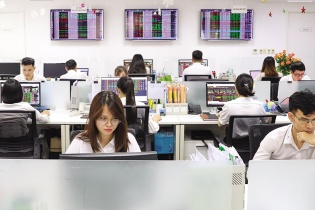 Nhiều yếu tố hỗ trợ cổ phiếu “vua”