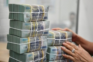 Biên lãi ròng thu hẹp, lợi nhuận ngân hàng vẫn cao