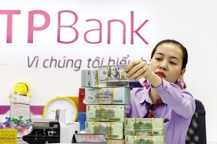 Ngân hàng rầm rộ cho vay bất động sản