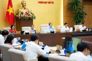 Luật hóa quy định thúc đẩy kinh tế báo chí