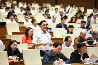 Để công chức "nhẹ lòng cống hiến"