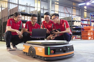 Cuộc đua song mã ngành bưu chính bứt tốc