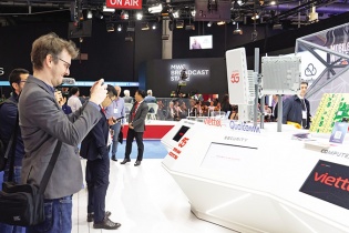 Doanh nghiệp công nghệ “lên tàu” tiến ra thế giới