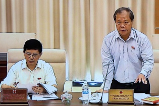 Người bị chất vấn không được cho trả lời thay, ký thay