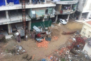 Rơi vận thăng chung cư 52 Lĩnh Nam: 3 công nhân thương vong