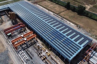 Phan Vũ "phủ xanh" pin năng lượng mặt trời tại các nhà máy