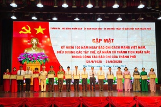 Báo Tài chính - Đầu tư nhận bằng khen của Thành phố Hải Phòng