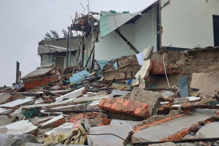 Dãy nhà ven biển ở Quảng Nam bị sóng đánh sập chỉ sau một đêm