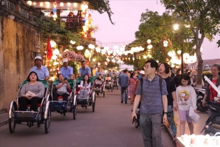Tết Nguyên đán Quý Mão 2023, mỗi ngày Hội An đón khoảng 40 nghìn lượt khách tham quan