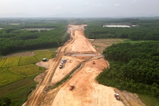 Cao tốc Quảng Ngãi - Hoài Nhơn: Mặt bằng kiểu “xôi đỗ”, thi công gặp khó