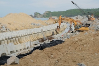 Quảng Ngãi khẩn trương hoàn thành nhiều dự án kè biển, sông trước mùa mưa bão