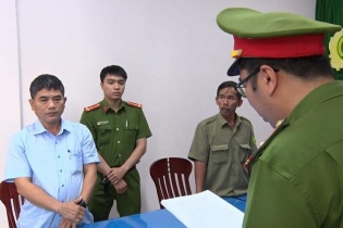 Bắt 2 cán bộ Ban quản lý Khu kinh tế Dung Quất và các khu công nghiệp