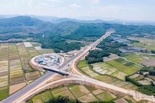 Quảng Ngãi: Tranh thủ các nguồn lực đầu tư hoàn thiện hạ tầng Quảng Ngãi: Tranh thủ các nguồn lực đầu tư hoàn thiện hạ tầng