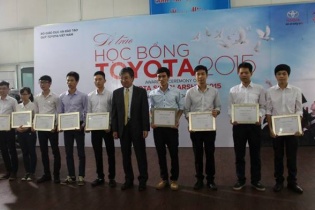 Toyota trao 115 học bổng cho sinh viên ngành kỹ thuật và môi trường 