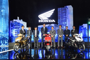Đối phó kẹt xe, Honda Việt Nam tung Air Blade mới thon gọn 