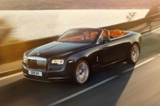 "Tức nổ mắt" với doanh nghiệp được biếu tặng siêu xe Rolls-Royce Dawn  