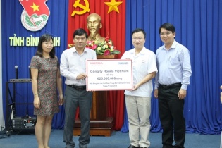 Honda Việt Nam trao 625 triệu đồng cho đồng bào lũ lụt các tỉnh Nam Trung Bộ 