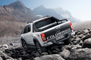 Chevrolet Colorado có thêm phụ kiện "khủng"