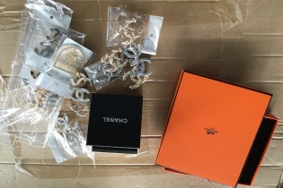 13 container hàng hoá có các nhãn hiệu Chanel, Hermes, Armani thẩm lậu vào Việt Nam 
