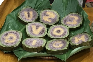 Cô chủ 9X xinh đẹp của Bánh chưng Nương Bắc mừng "U23 VÔ ĐỊCH" cực kỳ sáng tạo