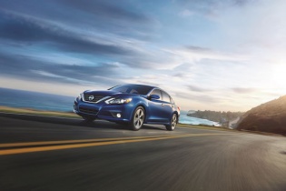 Nissan có giá bán lẻ mới cho tháng 04/2018