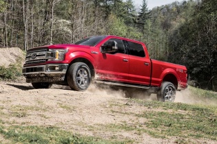 "Mê" Ford F 150 Raptop, khách phải chọn đường không chính hãng 