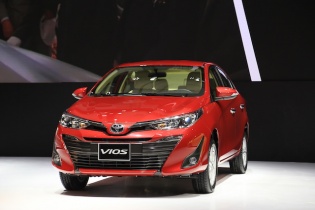 Toyota Vios khuyến mãi mạnh, đẩy bán hàng cuối năm