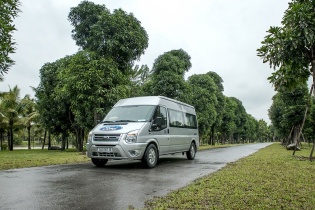 Ford Transit giảm giá, tăng bảo hành