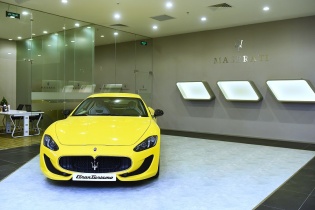 Maserati GranTurismo Sport vàng Giallo "khoe dáng" gữa Sài Thành