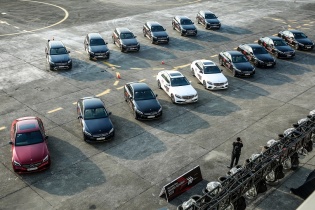 Mercedes-Benz đem 30 xe cho khách thoải mái thử thách