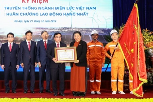 Kỷ niệm 65 năm ngày truyền thống Điện lực, EVN đón nhận Huân chương Lao động hạng Nhất lần thứ 3