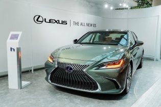 Bộ đôi Lexus LS và ES mới bắt đầu giao xe tại Việt Nam 