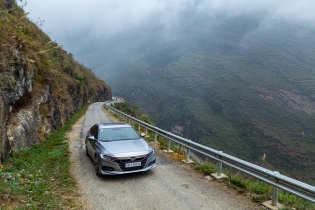 Bất ngờ khi roadtrip cùng sedan 