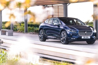 Jaguar I-PACE có hệ thống thông tin giải trí mới, sạc ba pha AC tại nhà 