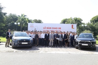 TMV bàn giao Corolla Cross hybrid cho trường Đại học Bách Khoa Hà Nội 