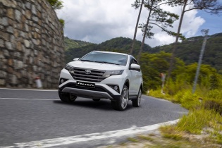 Mua Toyota Rush được tặng 2 năm bảo hiểm thân vỏ