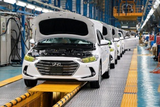 Năm 2021, lệ phí trước bạ ô tô lắp ráp trong nước sẽ lại về 100%