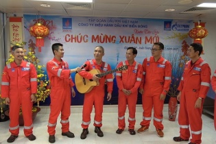 Lãnh đạo PVN động viên người lao động trên các công trình dầu khí biển 