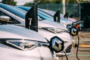 Renault hợp tác với các công ty công nghệ để đầu tư cho di chuyển thông minh
