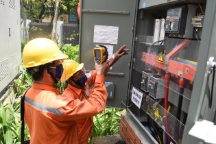 Tiêu thụ điện tăng vọt, EVN Hà Nội tăng cường 100% quân số, ứng trực 24/24h