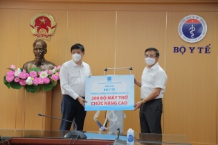 Petrovietnam tặng 200 máy thở dòng chức năng cao phục vụ điều trị bệnh nhân Covid-19 nặng