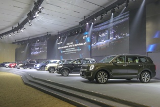 Giới thiệu cả loạt thế hệ sản phẩm mới của KIA, THACO khiến khách "ngợp" 