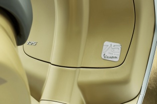 Piaggio ra 2 phiên bản Vespa đặc biệt kỷ niệm 75 năm