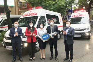 THACO tặng HÀ NỘI xe cứu thương, kit test nhanh trị giá 84 tỷ đồng 