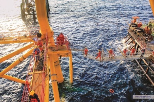 Khai thác được 7,999 triệu tấn dầu, Petrovietnam về đích trước 42 ngày 